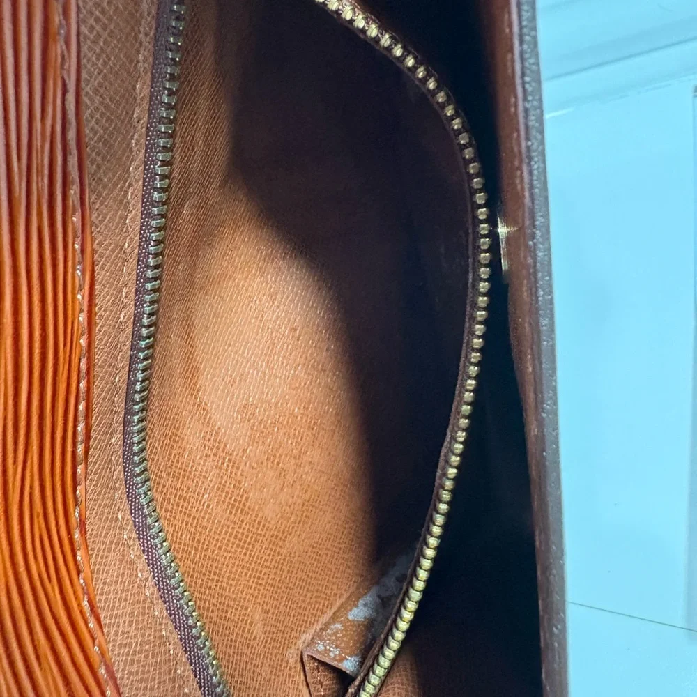 Authentic LOUIS VUITTON cognac epi leather pouch clutch with certificate - Picture 12 of 14